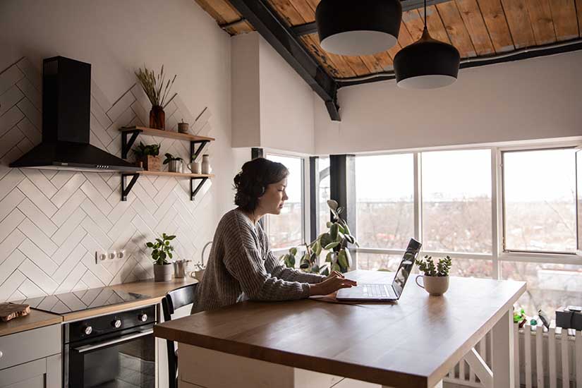 El teletrabajo ha llevado a las empresas a una transición en los modelos de trabajo, pero qué prefieren los trabajadores en Chile